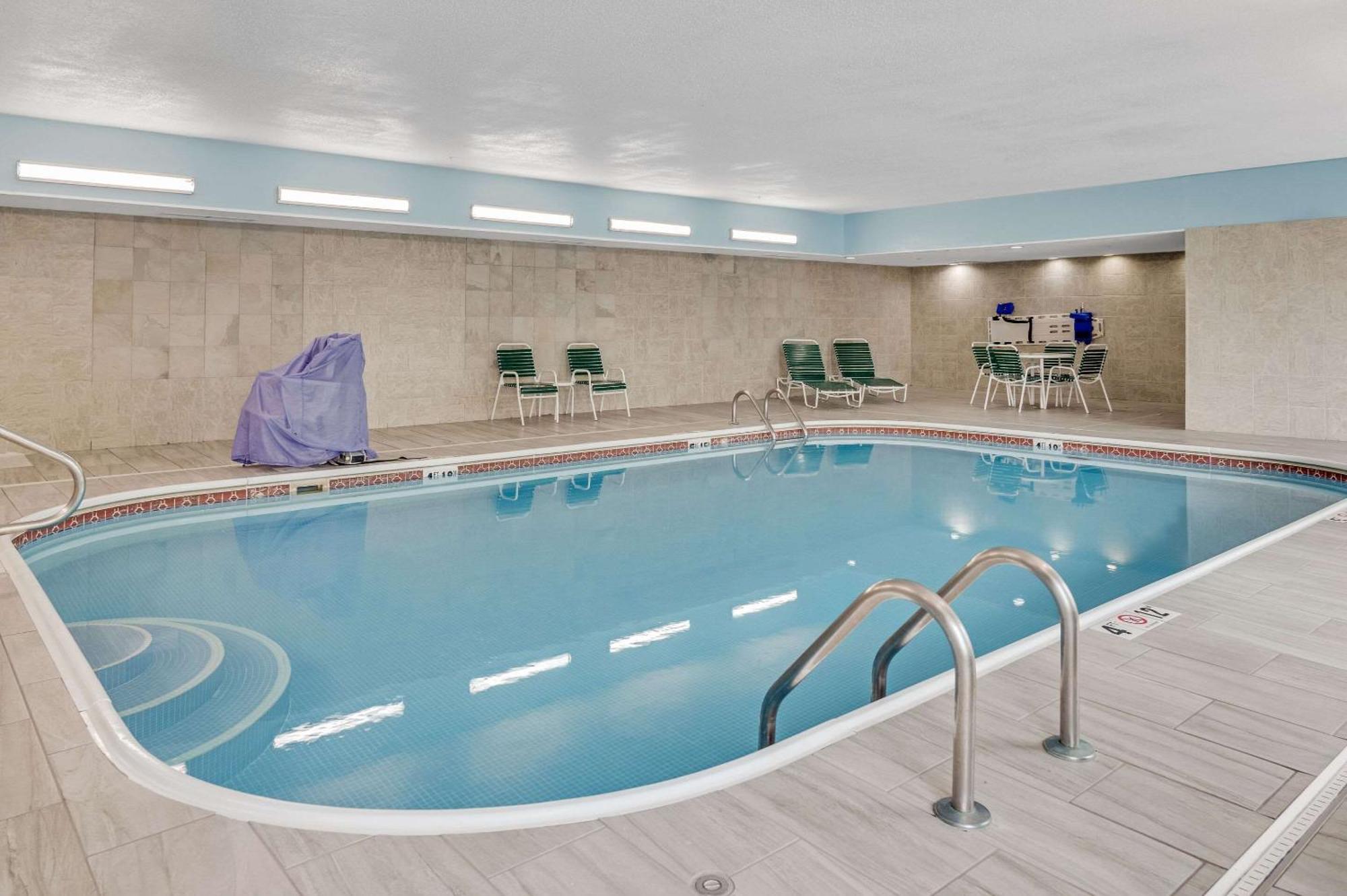 Country Inn & Suites By Radisson, Grand Rapids Airport, Mi Экстерьер фото