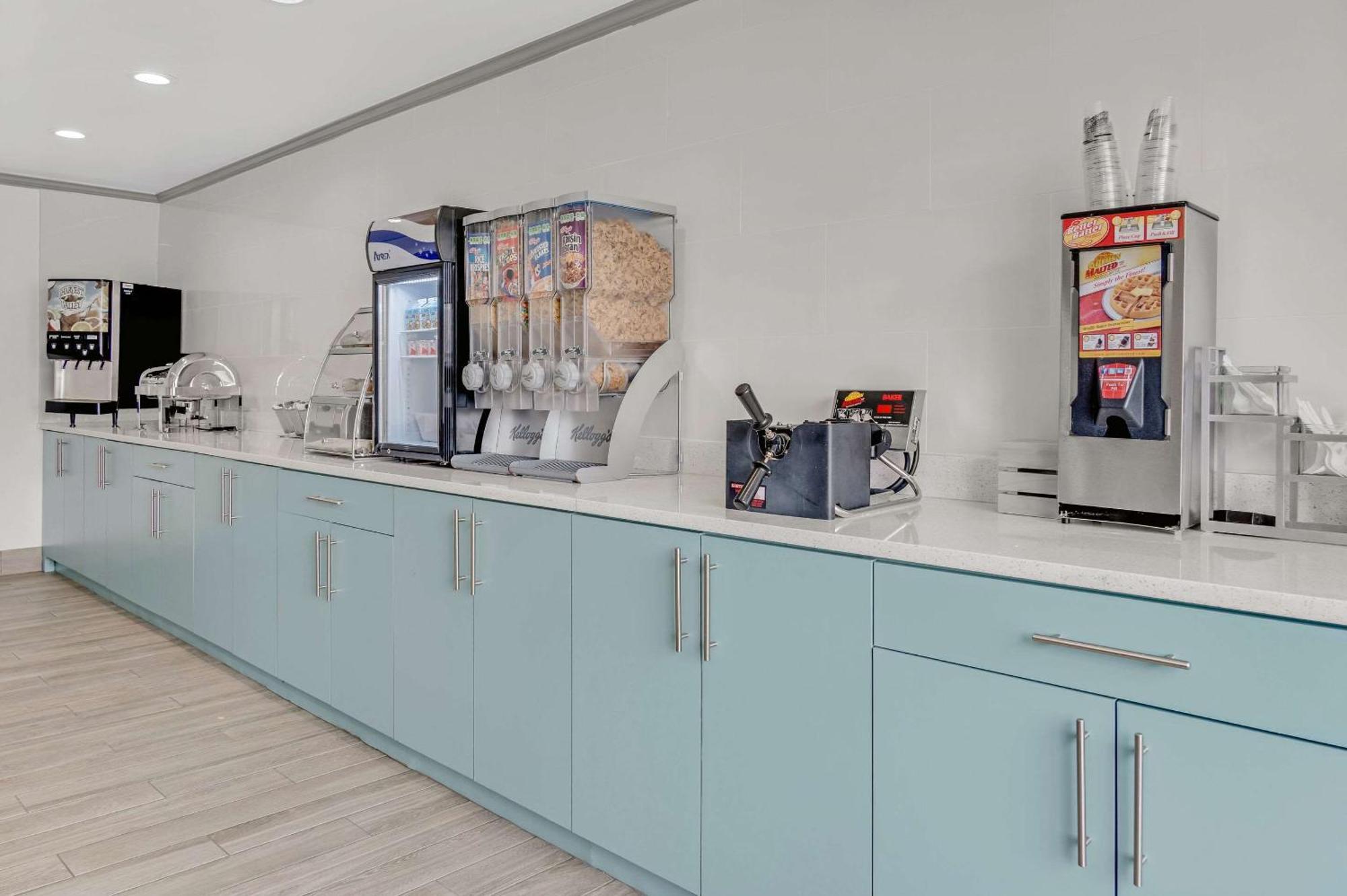 Country Inn & Suites By Radisson, Grand Rapids Airport, Mi Экстерьер фото