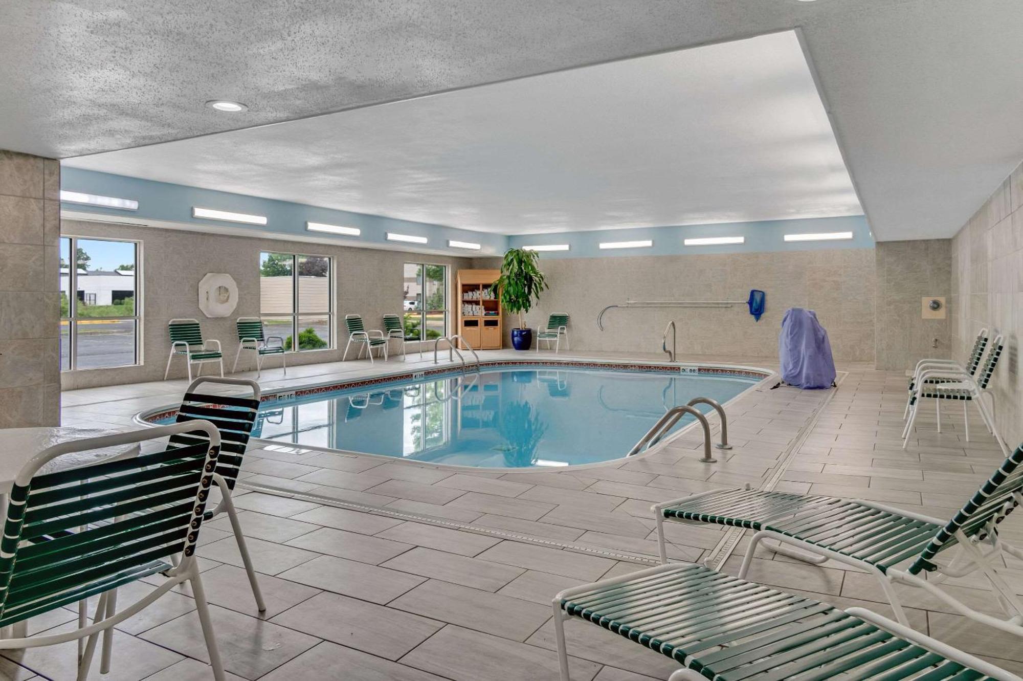 Country Inn & Suites By Radisson, Grand Rapids Airport, Mi Экстерьер фото