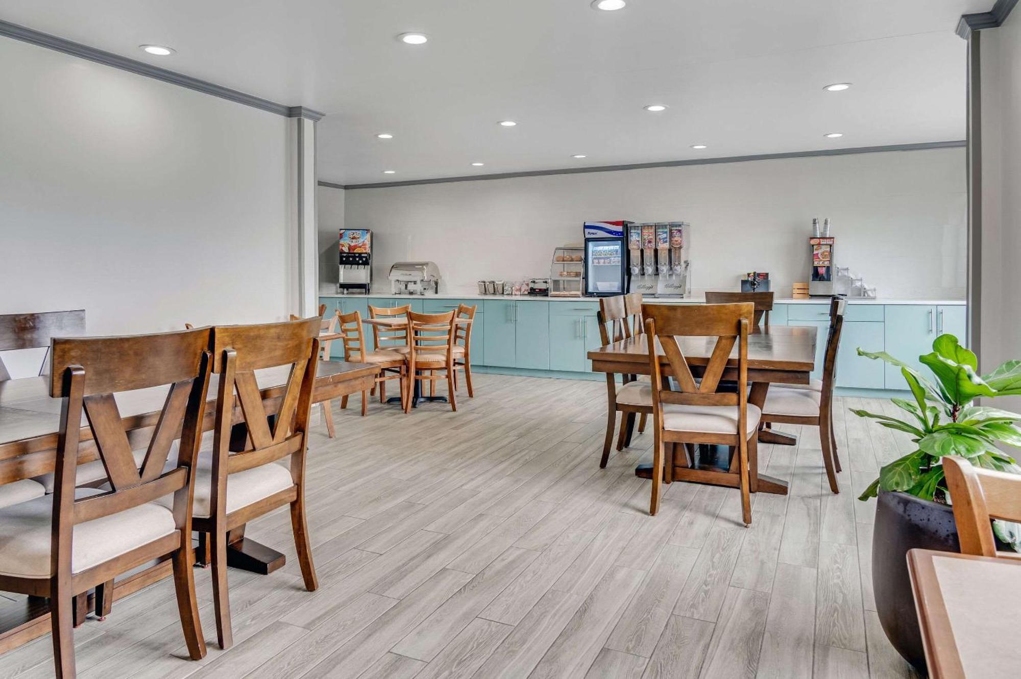 Country Inn & Suites By Radisson, Grand Rapids Airport, Mi Экстерьер фото