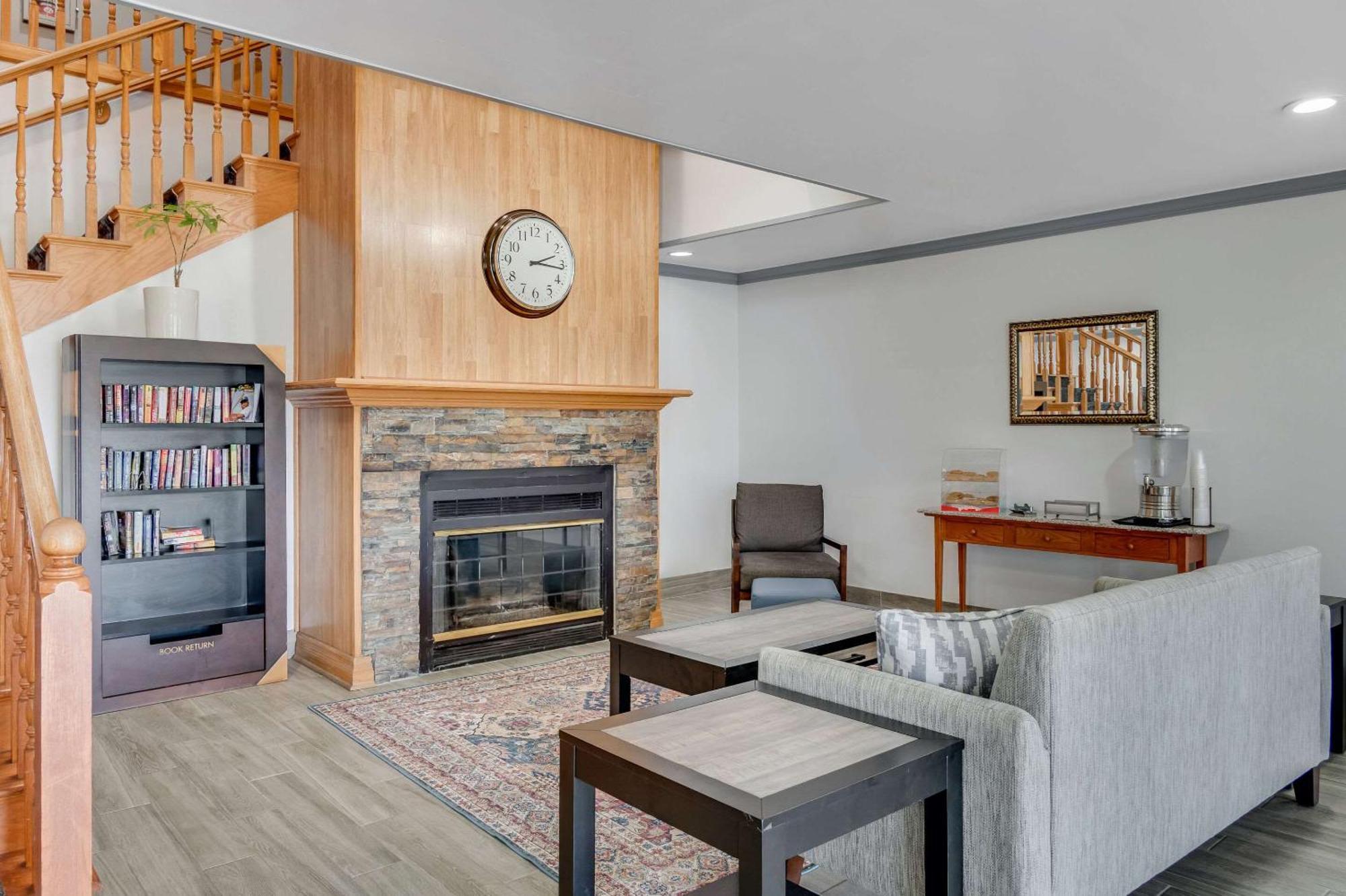 Country Inn & Suites By Radisson, Grand Rapids Airport, Mi Экстерьер фото